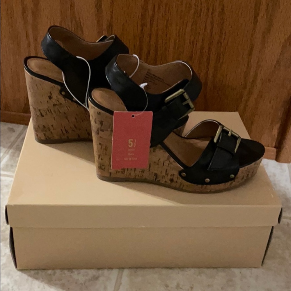 Mossimo black & Tan wedge